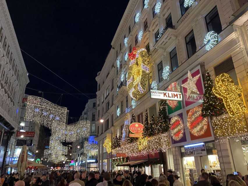 Pięknie przyozdobione, wiedeńskie ulice tworzą niezwykły, świąteczny klimat