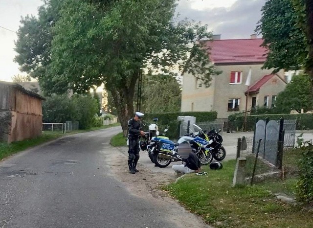Policjanci słupskiej drogówki pełniący wczoraj (31.08) służbę zatrzymali po piętnastokilometrowym pościgu nietrzeźwego 23-letniego motocyklistę. Poziom stężenia alkoholu w jego organizmie wynosił 1,5 promila