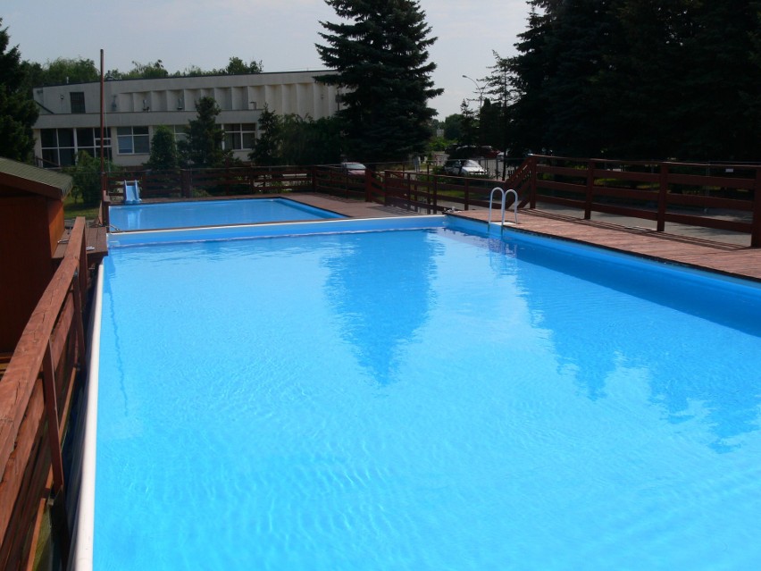 Działają letnie baseny na ulicy Portowej  w Sandomierzu. Można się kąpać 