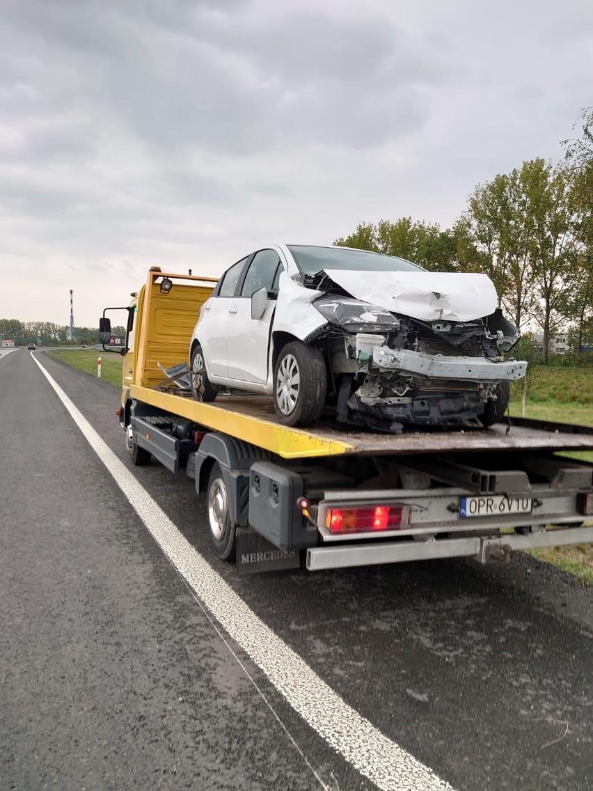 Wypadek na obwodnicy Prudnika. Audi zderzyło się z toyotą. Cztery osoby ranne 