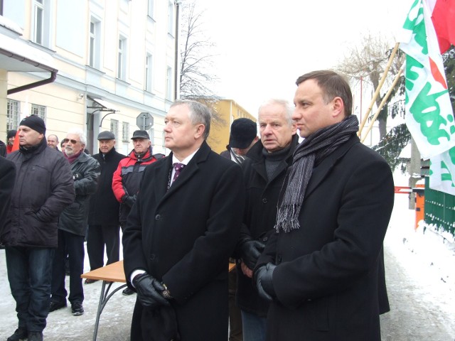 Andrzej Duda pikietował z sądeczanami w obronie  straży granicznej. Krzyczał, że decyzja rządu jest głupia