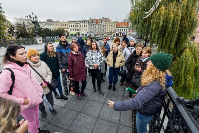 W sobotę, 5 listopada, odbyła się wycieczka ulicami Starego Miasta w Bydgoszczy w języku ukraińskim. Kilkanaście osób zwiedzało najpiękniejsze zakątki bydgoskiej Starówki pod przewodnictwem Inny Yaremchuk.