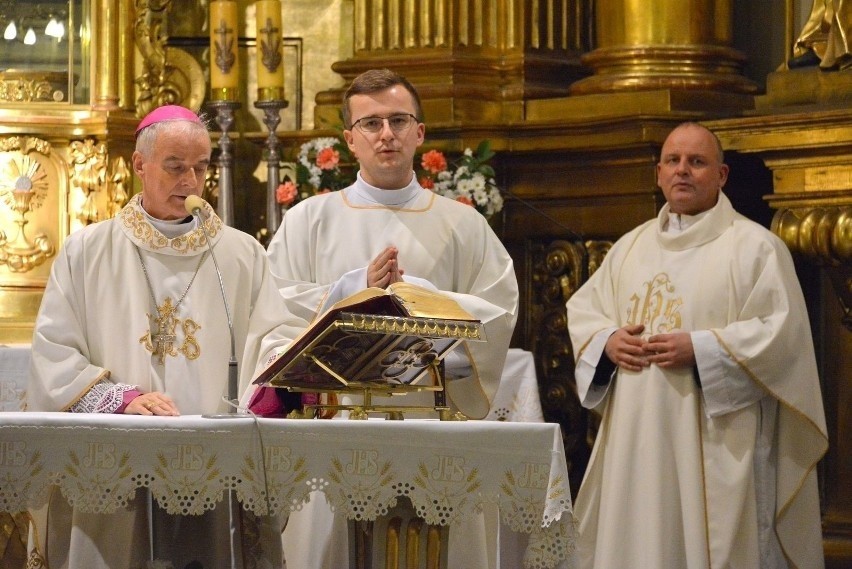 Mszy świętej będzie przewodniczył biskup Marian Florczyk, a...