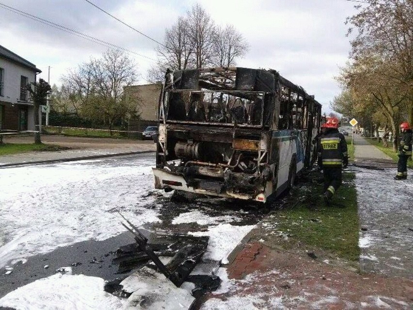 Autobus spłonął doszczętnie w ciągu kilku minut. Na...