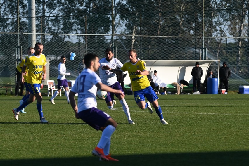 Arka Gdynia przegrała 0:1 z Sumqayıt FK z Azerbejdżanu. Żółto-niebiescy stracili bramkę już w ósmej minucie spotkania