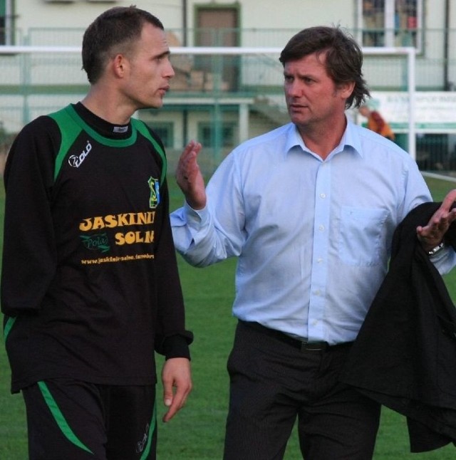 Trener Piłkarzy Siarki Tarnobrzeg, Jarosław Zając (z prawej), postawił w sobotę na Przemysława Stąporskiego i się nie zawiódł.
