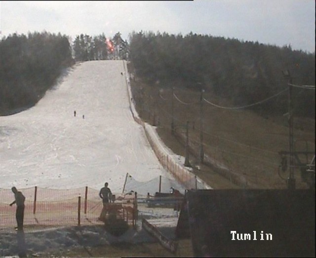 W Tumlinie można jeszcze jeździć na nartach.