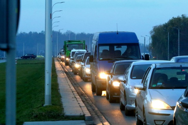 W galerii znajdziesz odpowiedź na pytanie, ile samochodów DZIENNIE przyjeżdża z różnych zakątków Dolnego Śląska.Zobacz szczegóły w następnych slajdach>>>>>