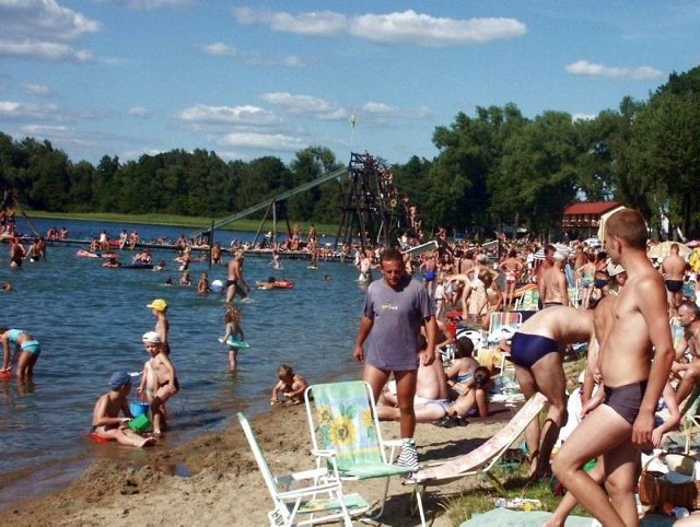 Mieszkańcy Pszczewa mogą mówić o szczęściu. W upalne dni do wyboru mają kilka jezior.