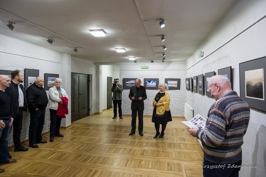 Radom. Fotoklub RP Stowarzyszenie Twórców Regionu Radomskiego zaprosił na letnią wystawę