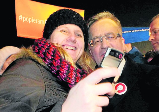 Marzec. Zaczęła się kampania przed wyborami prezydenta RP i najazd kandydatów. Na zdjęciu - selfie z Bronisławem Komorowskim.