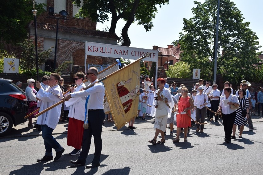 W tym roku procesja przeszła ulicami Pruszcza z kościoła...