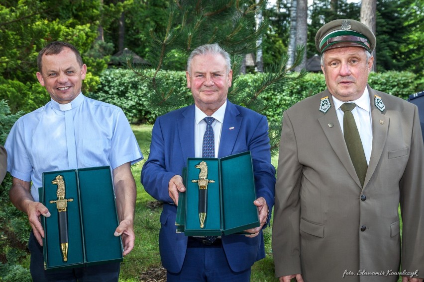 Laureatom ozdobną broń leśników polskich wręczył Andrzej...