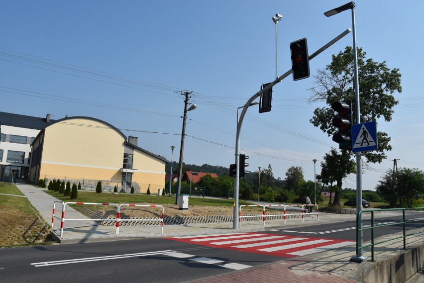 Nowe przejście dla pieszych w Morawicy. Powstało w ramach akcji Bezpieczna droga do szkoły