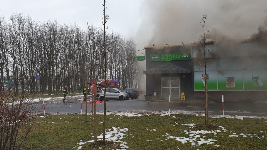 Opole. Pożar sklepu Żabka na osiedlu im. Armii Krajowej