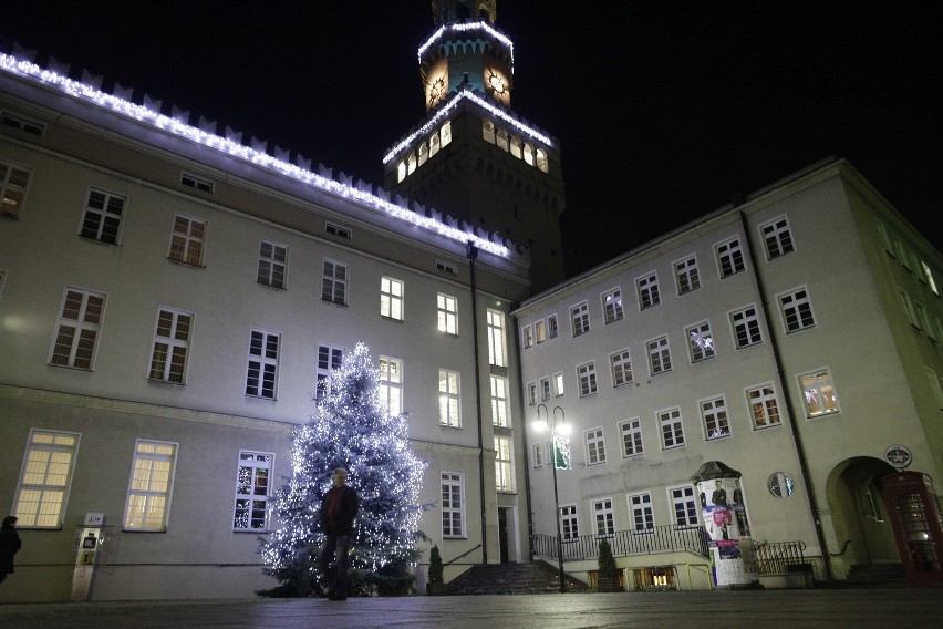 W Opolu widać już bożonarodzeniowe dekoracje. Ozdoby...