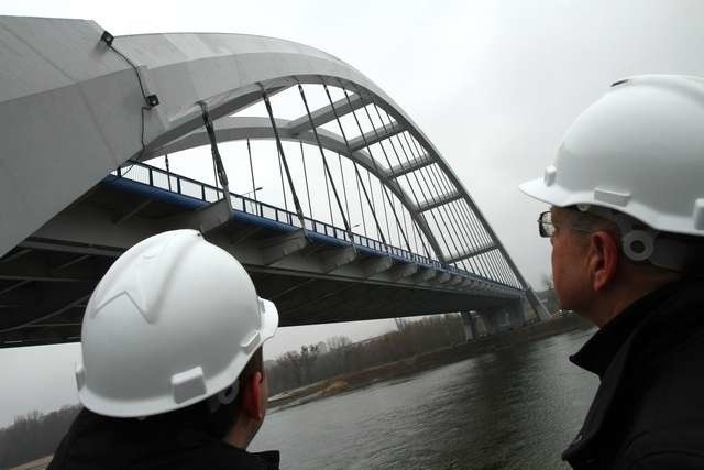 Zwiedzanie wnetrza mostu w pierwszą rocznice oddania do użytkuRocznica otwarcia mostu