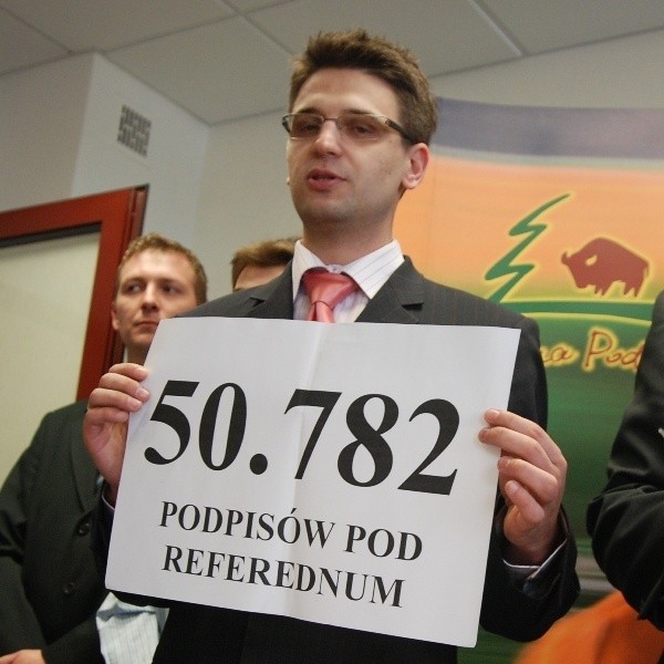 PiS w ciągu miesiąca zebrało 50 782 podpisy pod wnioskiem o referendum w sprawie podlaskich obwodnic.