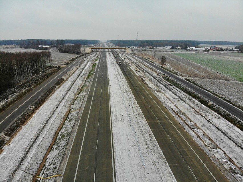 Budowa S17. Dojedziemy ekspresówką do Garwolina w połowie 2019 r. (ZDJĘCIA i WIDEO Z DRONA)