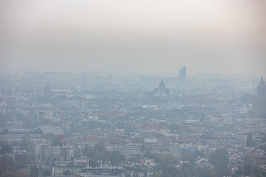 Mimo wymiany ponad 14,6 tys. trujących kopciuchów Kraków i...