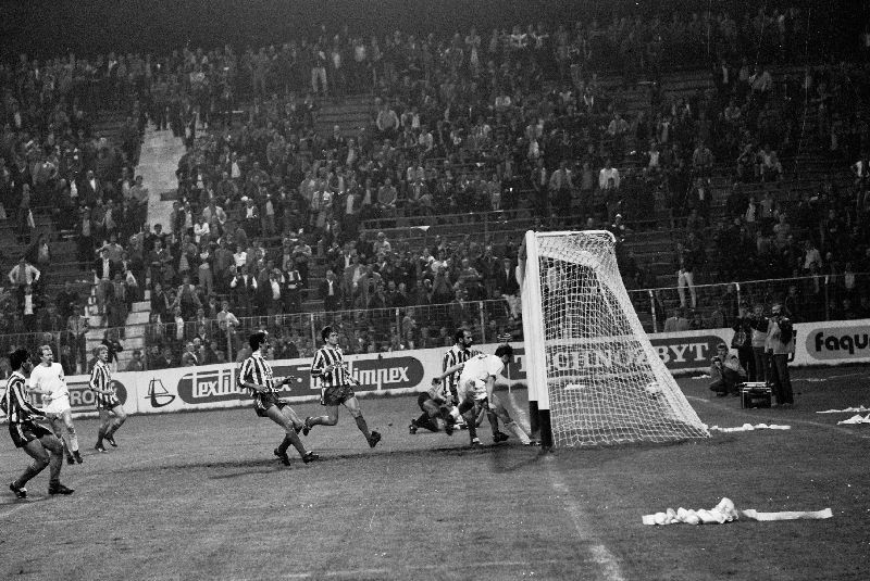 Archiwalne zdjęcia stadionu, piłkarzy, działaczy i kibiców...