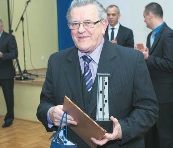 Władysław Stefaniak jest dyrygentem chóru Passionato....