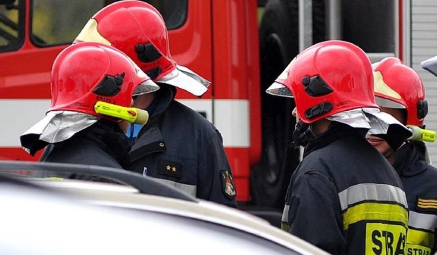 Strażacy walczyli z ogniem przy ulicy Byszewskiej 54 w...