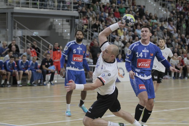 Superliga, gwardia opole - orlen wisla plock, w bialej koszulce mateusz jankowski gwardia opole, fot. slawomir jakubowski nto