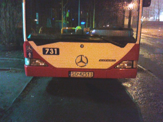 Czy ten autobus w Będzinie miał zrealizować planowo nocny kurs?