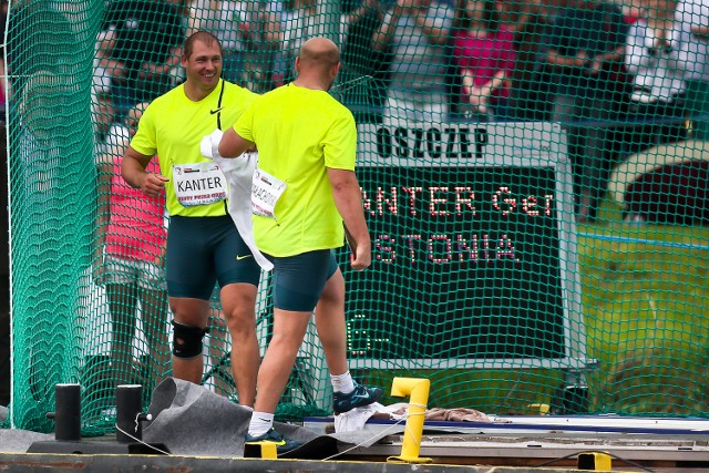 Przed rokiem Estończyk Gerd Kanter (z lewej), mistrz olimpijski z Londynu, nie znalazł sposobu na naszego Piotra Małachowskiego.