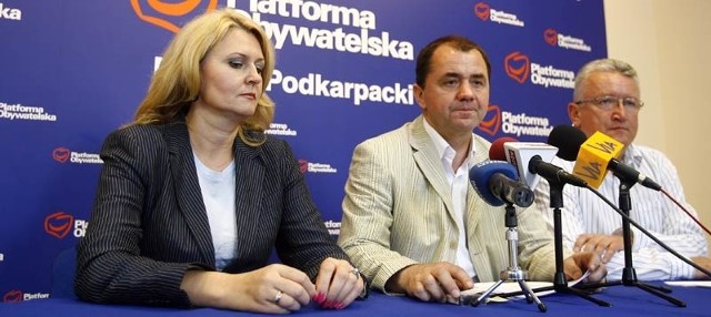 W konferencji Platformy Obywatelskiej udział wzięli Elżbieta Łukacijewska, poseł Zbigniew Rynasiewicz i poseł Tomasz Kulesza. Tadeusz Ferenc na spotkaniu się nie pojawił.