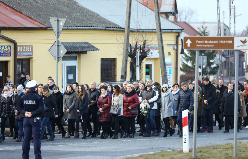 Pogrzeb Dawida Jakubowskiego, maturzysty z Końskich, reprezentanta Polski juniorów w piłce ręcznej odbył się w Żarnowie [ZDJĘCIA]