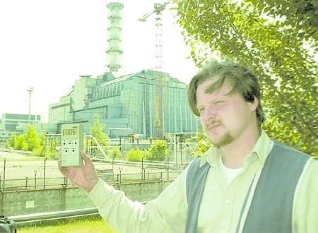 Czarnobyl. Jurij Tatarczuk przy sarkofagu.