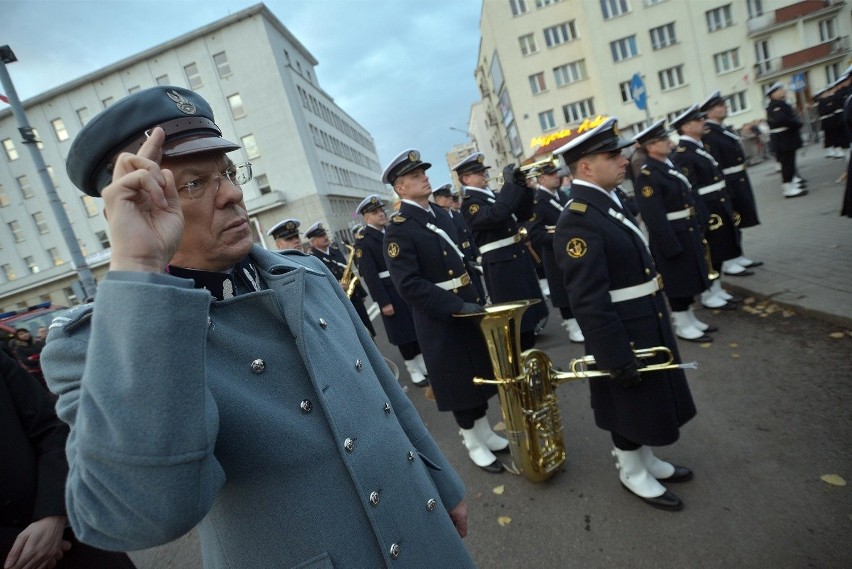 Pomnik Marszałka Józefa Piłsudskiego odsłonięto w Gdyni ZDJĘCIA