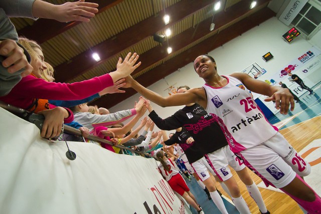 Koszykarki Artego awansowały do półfinału Basket Ligi KobietW decydującym, ostatnim meczu rundy zasadniczej, Artego pewnie pokonało AZS Gorzów i awansowało do czołowej czwórki ekstraklasy koszykarek.
