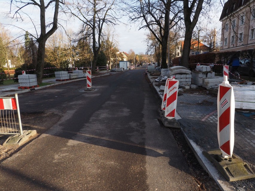 Ulica Piłsudskiego remontowana jest od marca 2021 roku....