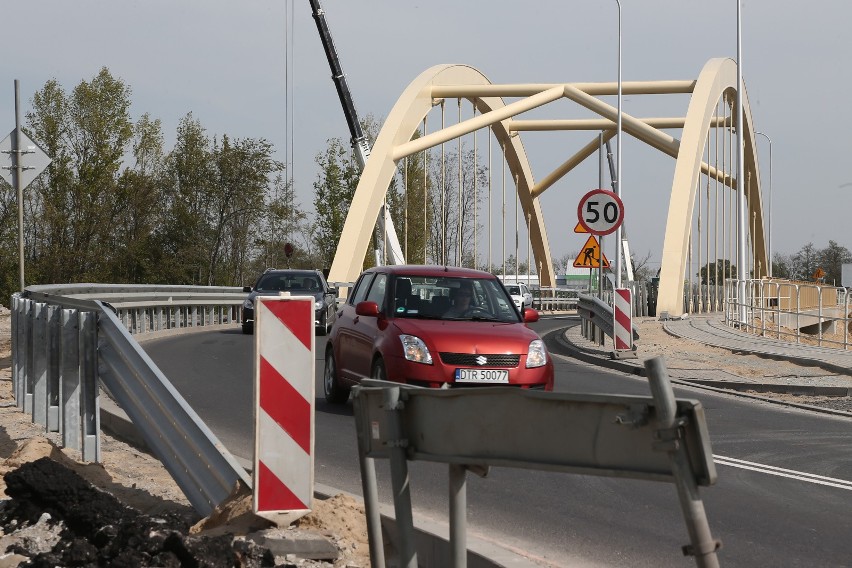 Rozbiórka starego mostu nad Widawą