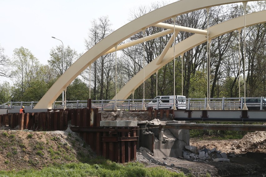 Rozbiórka starego mostu nad Widawą