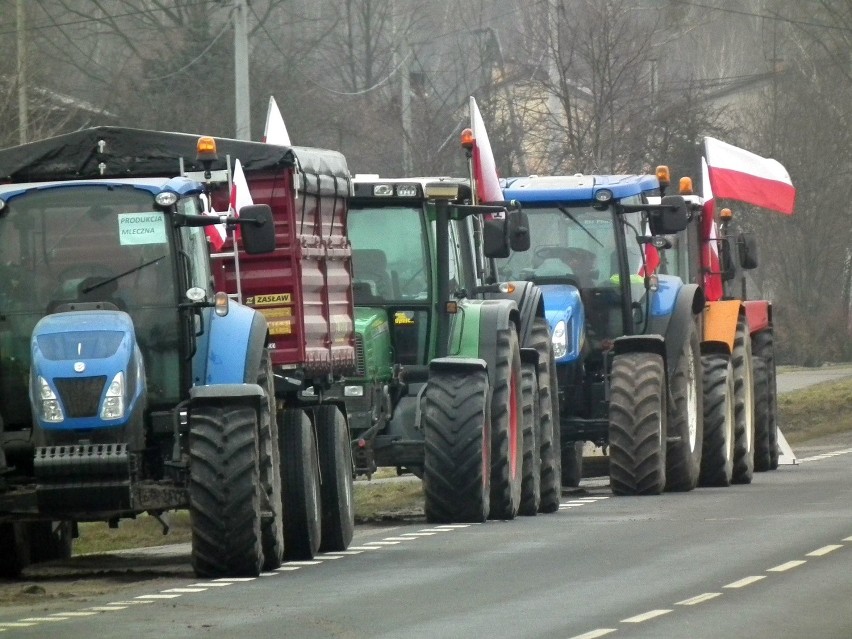 Rolnicza blokada pod Zwoleniem. Protest będzie przedłużony? (zdjęcia) 