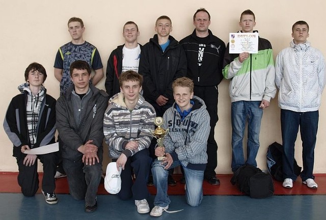 W drodze do mistrzostwa województwa zawodnicy z Gimnazjum numer 3 wygrali półfinał wojewódzki rozgrywany w Szewnie.