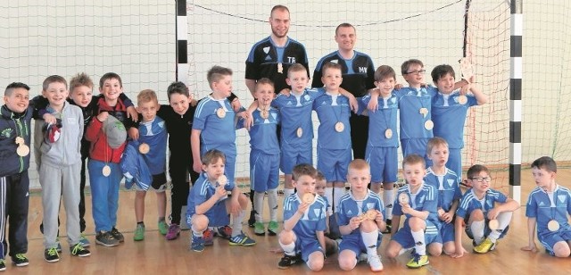 Piłkarze Football Academy Jędrzejów, którzy grali w Chmielniku.