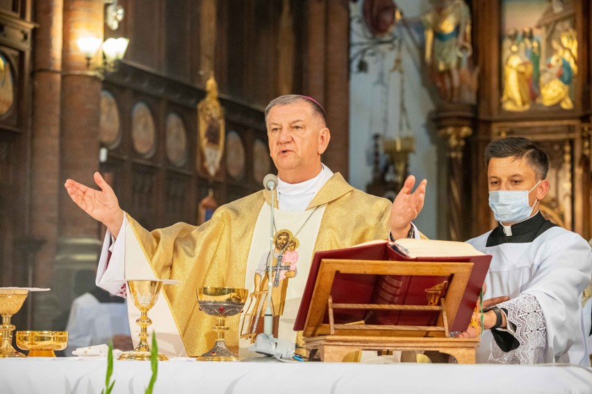 Arcybiskup Józef Guzdek od ponad roku posługuje jako pasterz...