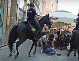 Konie policyjne w Katowicach poturbowały mężczyznę. Uciekł. Policja konna patroluje zatłoczone centrum na prośbę prezydenta