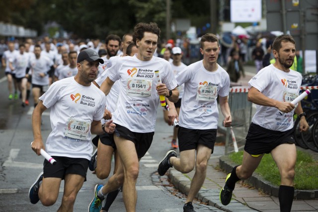 3.09.2017, Kraków: biegacze na trasie Poland Business Run na ul. Bernardyńskiej w okolicach Wawelu