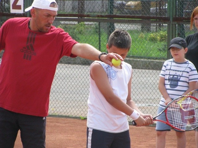Jednymi z zajęć są "Wakacje z tenisem" organizowane przez MZOSTiIT i Ostrołęckie Stowarzyszenie Tenisowe.