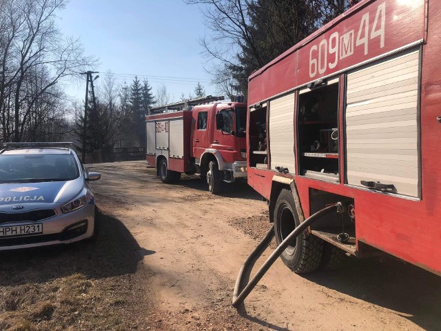 Strażacy gasili pożar traw w Łęgonicach Małych w gminie Odrzywół.