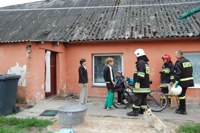 W feralnym dniu, gdy zawaliła się ściana domu, państwo Rosiek nie wiedzieli jak będzie, ale wieś przyszła z pomocą. Nie zostali z problemem sami 