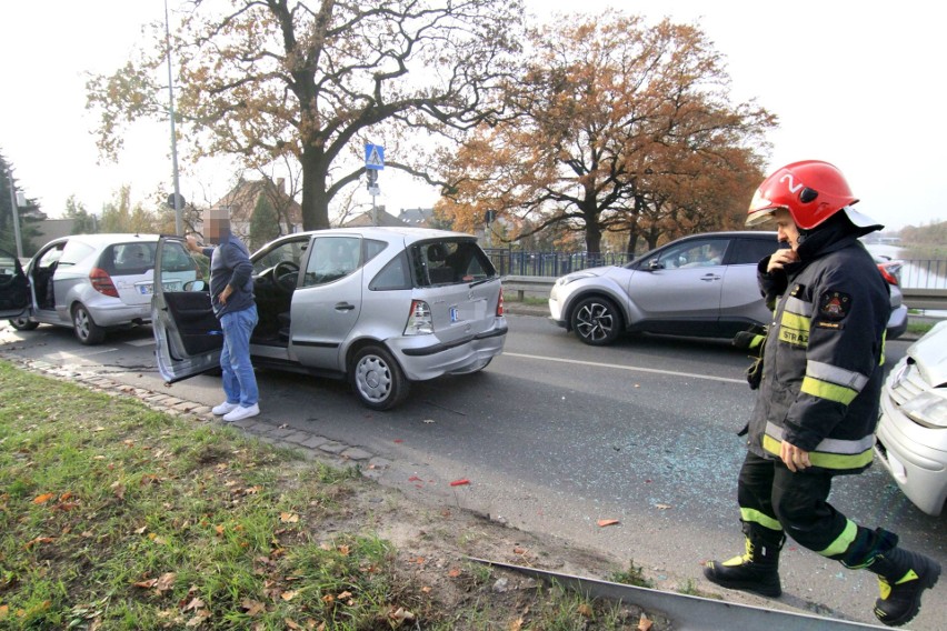 Trzy mercedesy zderzyły się na mostach Jagiellońskich