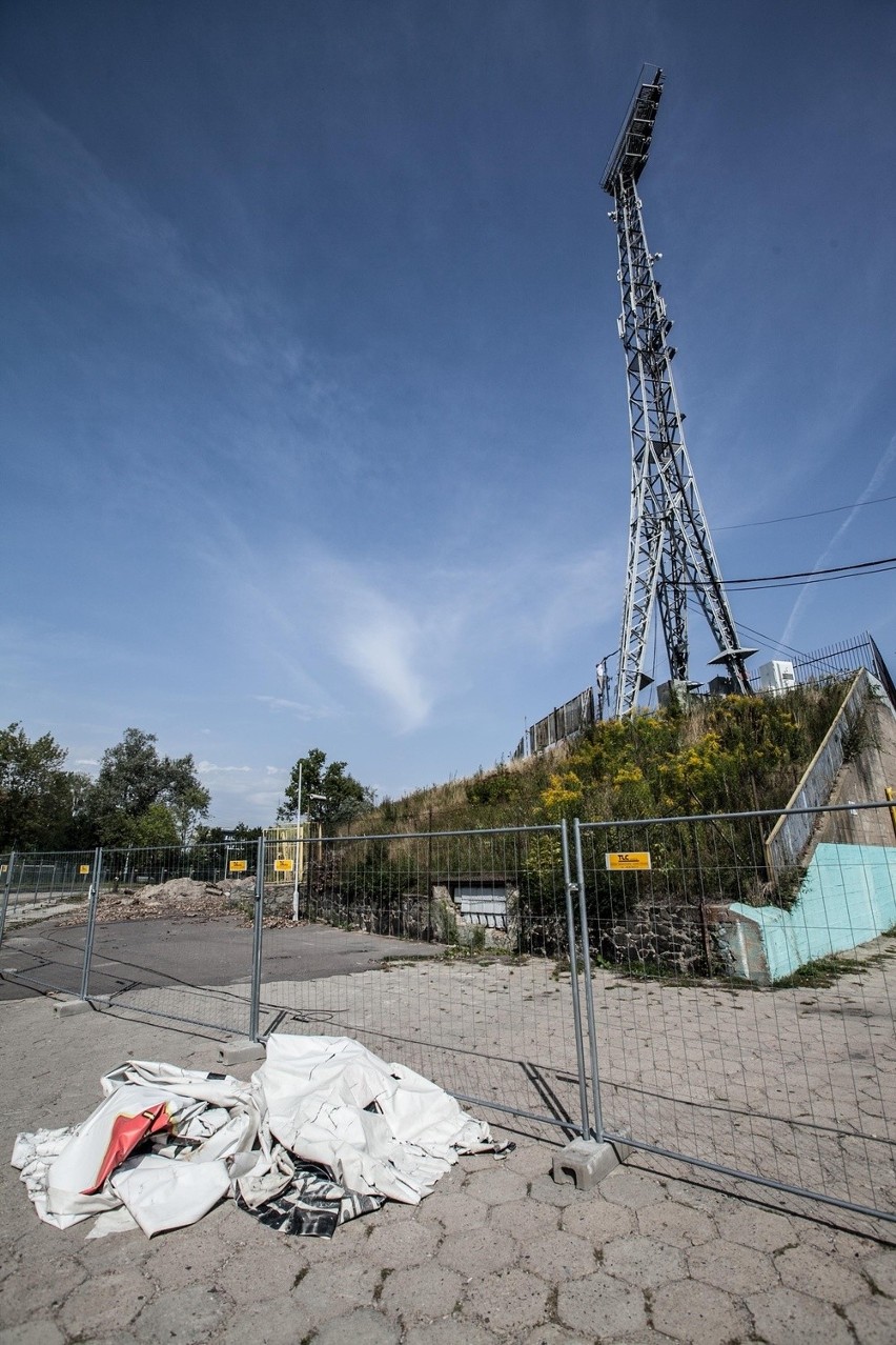 Budowa stadionu miejskiego przy al. Unii.