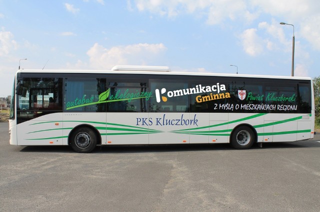 Kluczborską linię będą obsługiwać nowe autobusy niskopodłogowe Iveco, kupione w ubiegłym roku przez powiat kluczborski dzięki dotacji z Unii Europejskiej.